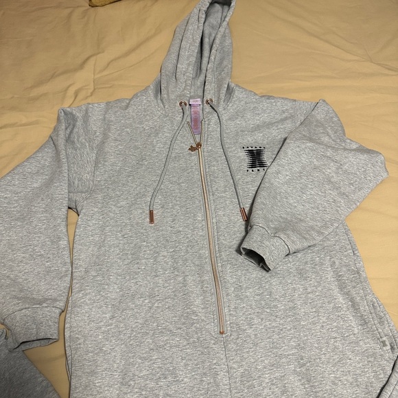 Forever Savage Hooded Onesie size S excellent condition. - Picture 8 of 13